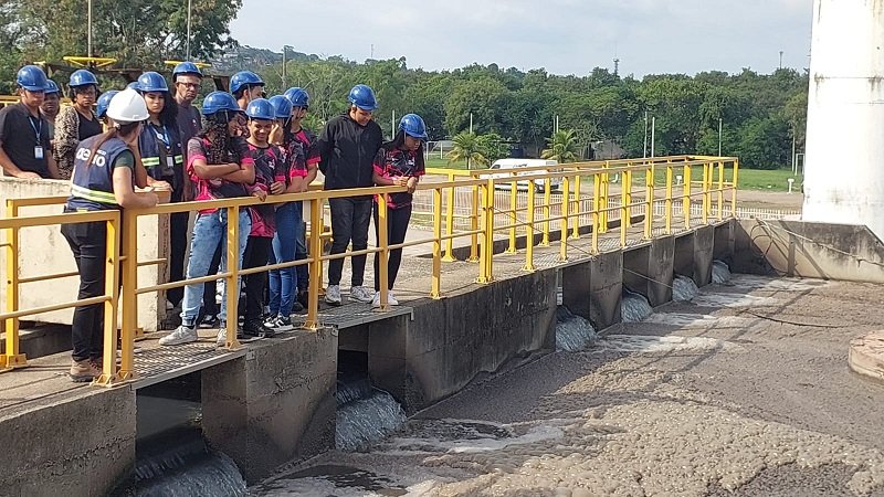 Alunos acompanharam as etapas do tratamento do Esgoto na ETE São Gonçalo
