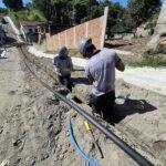 Assentamento de rede nas ruas. Água na torneira dos moradores - edit