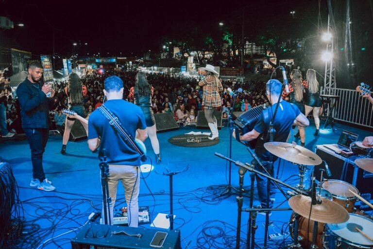 Sertanejo anima a segunda noite da Festa de São Pedro em Venda das Pedras (3)