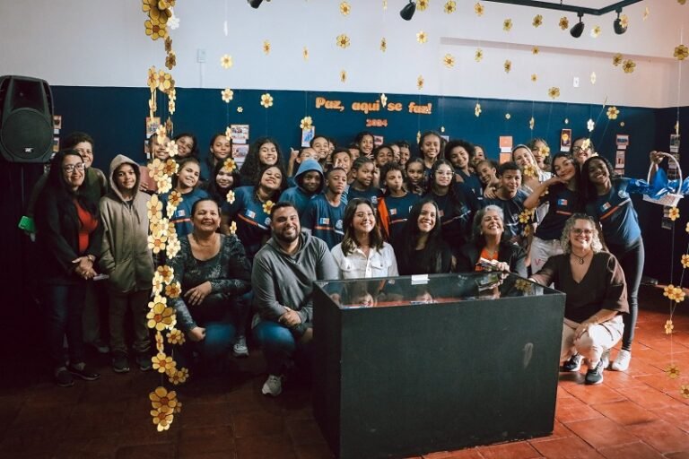 “O Quintal Conta” estreia celebrando as raízes culturais brasileiras em uma roda de conversa acolhedora e cheia de memória (5)