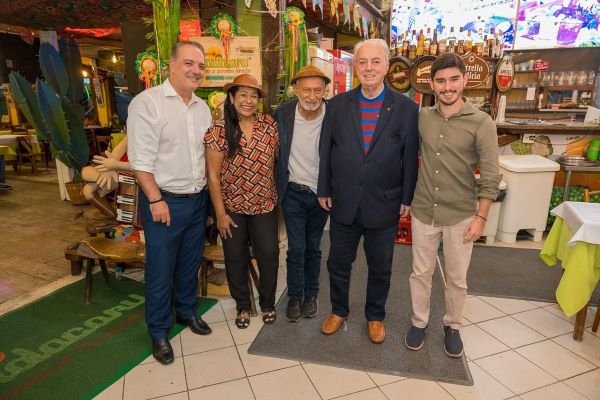 RaizesDaqui_grupoGeral_foto_HowardCappellettiValentim