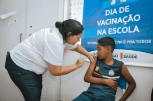 Alunos da rede municipal de Itaboraí recebem vacinas em ação integrada entre Saúde e Educação 1
