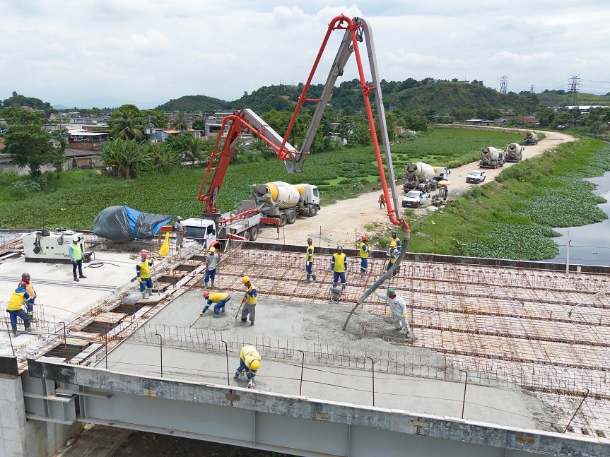 Duque de Caxias 16.01.2025 - Ponte do Pilar. Concretagem de mais uma parte da ponte e pavimentação 005