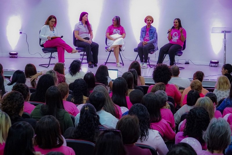 Outubro Rosa reúne centenas de mulheres em evento de acolhimento e prevenção (5)