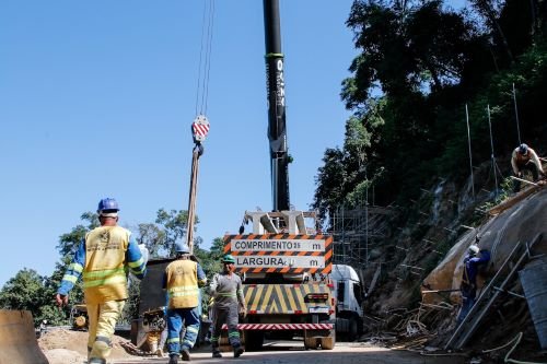 RJ-127 - Içamento das vigas de sustenção da ponte - 21.05 (5)