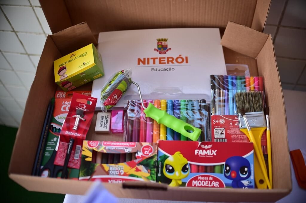 Distribuição de uniformes e materiais escolares em UMEI em Piratininga (8)