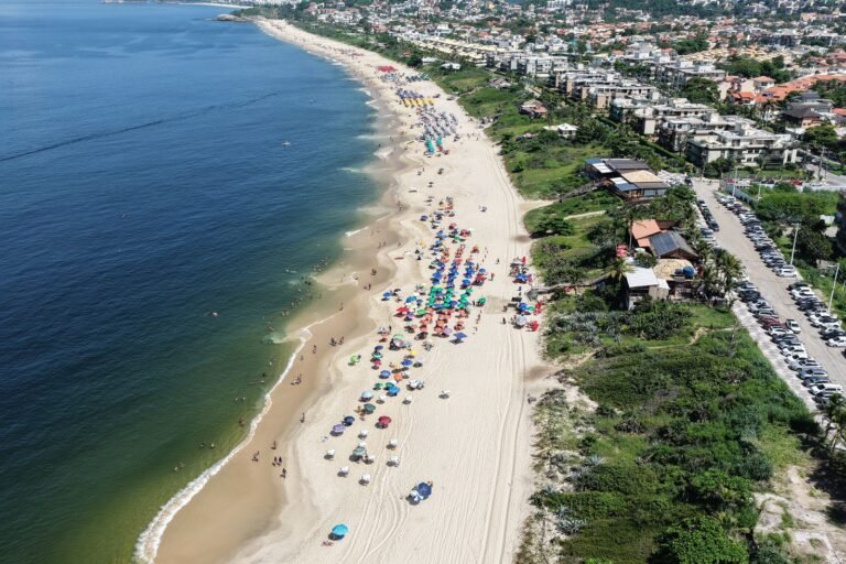 faixa_areia_camboinhas