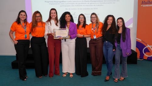 04.03.26_Tatiana Carius e Joyce Trindade com o certificado