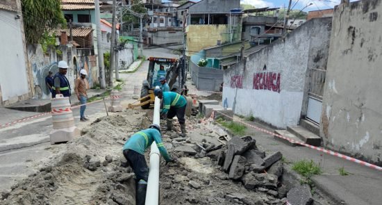 Diversas-ruas-estao-sendo-contempladas-com-nova-rede-e1772648442336