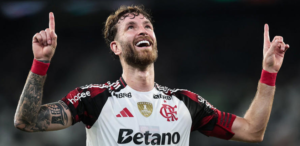 Léo Pereira comemora o segundo gol do Fla no clássico FotoDivulgação Gilvan de Souza CRF