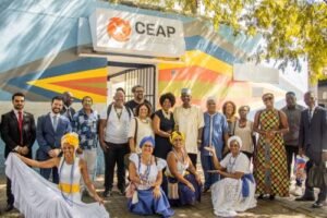 Em frente ao CEAP capa