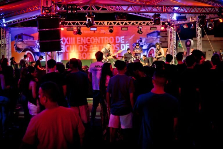 23º Encontro de Veículos Antigos reúne público e relíquias automotivas no primeiro dia de evento 4