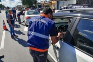 Blitz educativa reforça campanha Maio Amarelo na principal via de Itaboraí (2)
