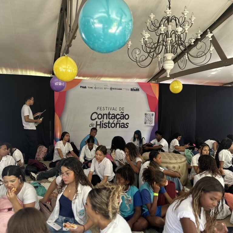 FOTO CONTAÇÃO DE HISTÓRIAS - CRÉDITO FERNANDA ARANTES