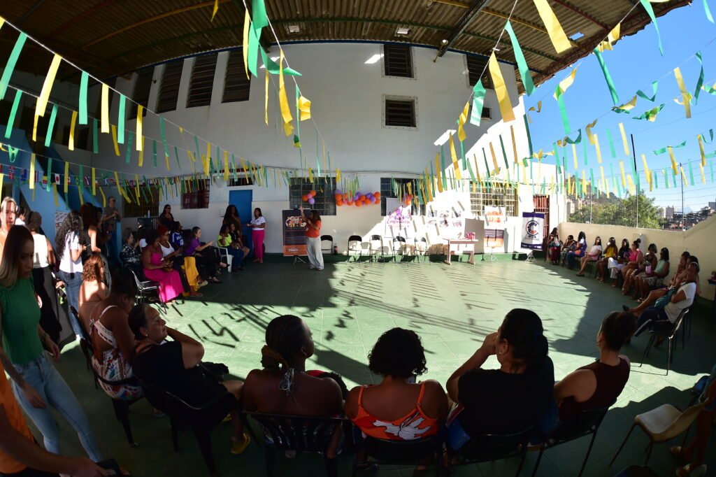 Mesa de Diálogo reúne cerca de 40 mulheres na Vila Ipiranga com ações de cuidado e escuta - Foto Claudio Fernandes (3)