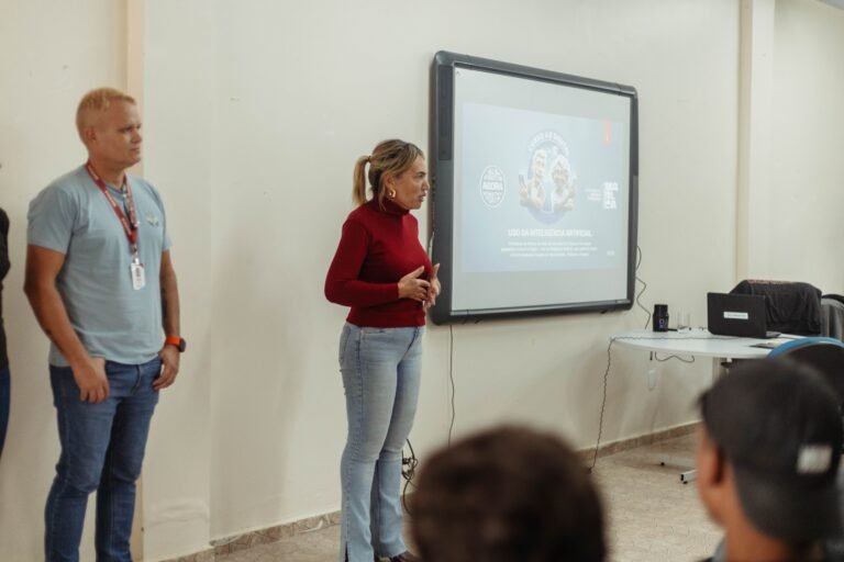 PREFEITURA DE MARICÁ INICIA CURSO DE INTELIGÊNCIA ARTIFICIAL PARA IDOSOS