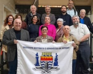 Alguns dos membros do IHGN em reunião mensal