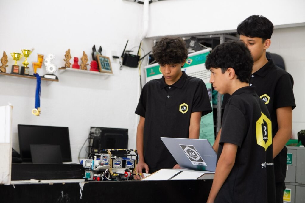 Alunos da Rede Municipal de Niterói avançam na Olimpíada Brasileira de Robótica (2)