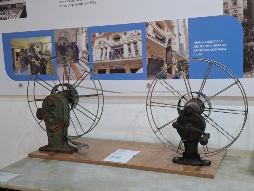 Enrolador de filmes original de cabine de cinema
