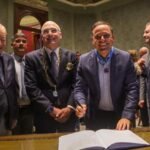 rodrigo_neves_recebe_comenda
