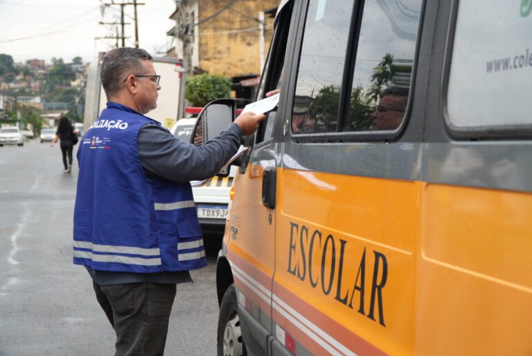 Fiscalizacao-transporte-escolar-Foto-Renan-Otto-1-1