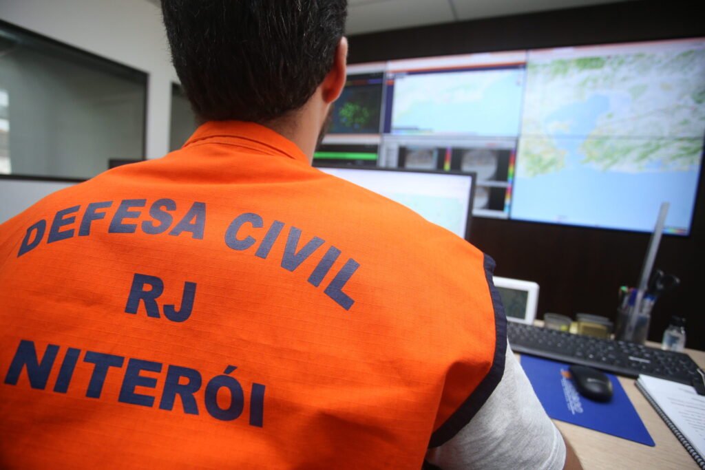Foto-do-sistema-inteligente-da-Defesa-Civil-INTELIGENCIA-ARTIFICIAL-DEFESA-CIVIL-02-scaled