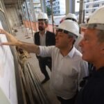 Prefeito-Rodrigo-Neves-vistoria-obras-do-Cinema-Icarai-Foto-Lucas-Benevides-2