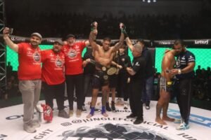 Luís Henrique Barbosa, campeão da divisão peso-meio-pesado, na Arena Niterói - Lucas Benevides
