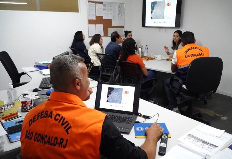 REUNIAO-NA-DEFESA-CIVIL-SOBRE-PLANO-DE-CONTINGENCIA-Foto-de-Luiz-Carvalho-23out2026-9-2-768x527