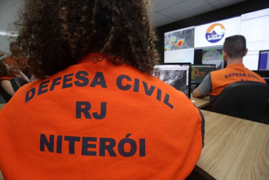 Sala-de-monitoramento-da-Defesa-Civil-06-scaled-e1792159078179