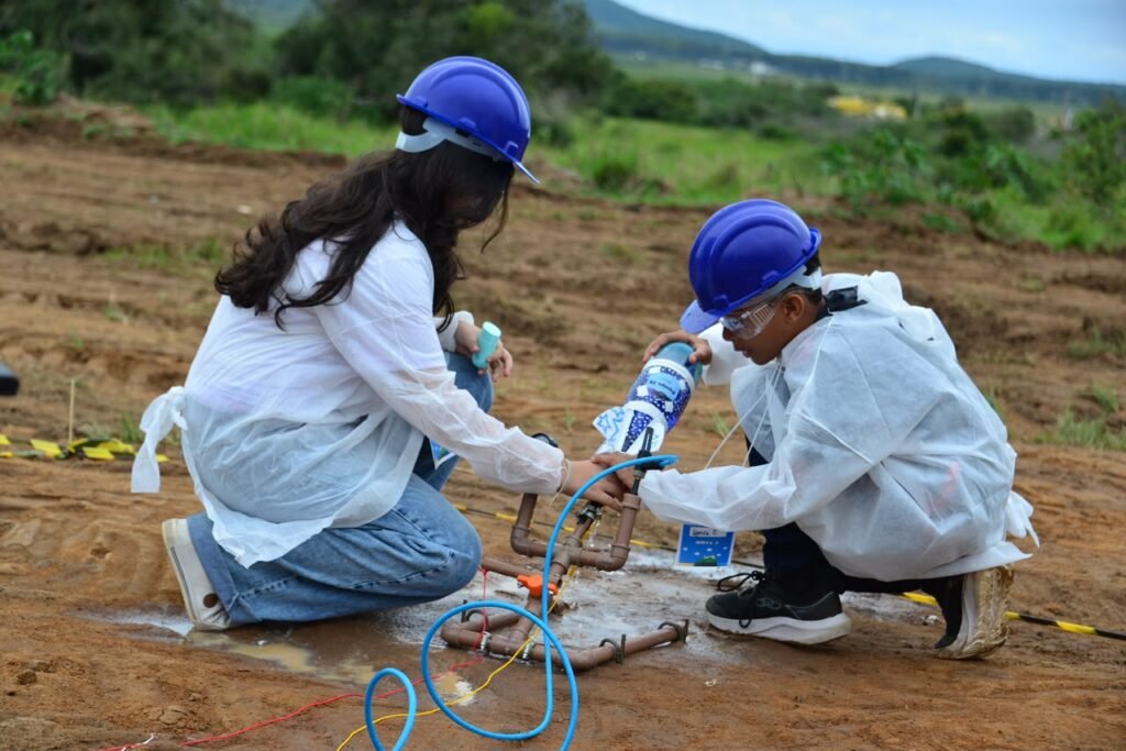 f85d8903-alunos-do-espaco-ames-participam-da-olimpiada-da-regiao-dos-lagos-de-foguetes-em-buzios